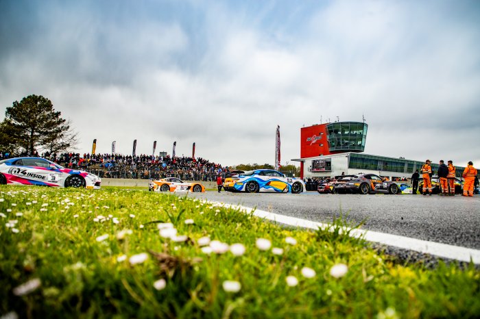 La tête à l’envers à Nogaro !