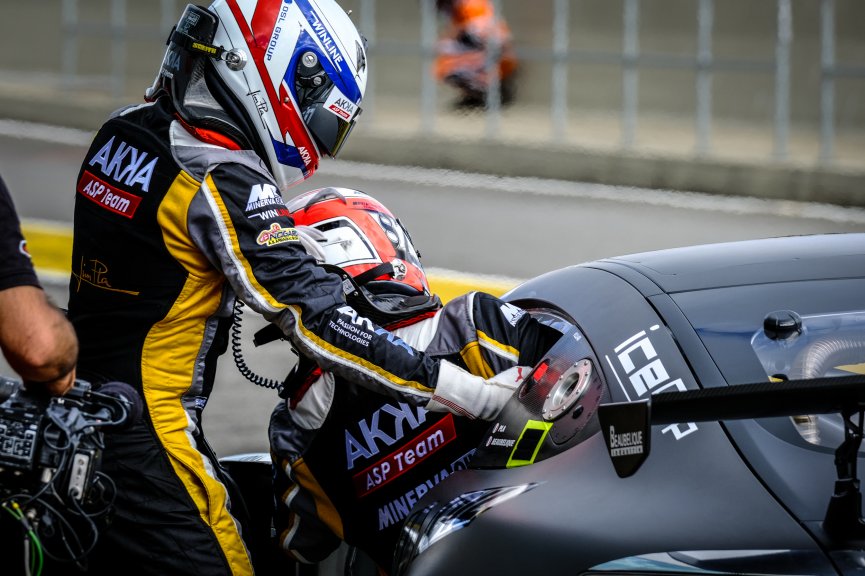 Pitlane, Race 2
