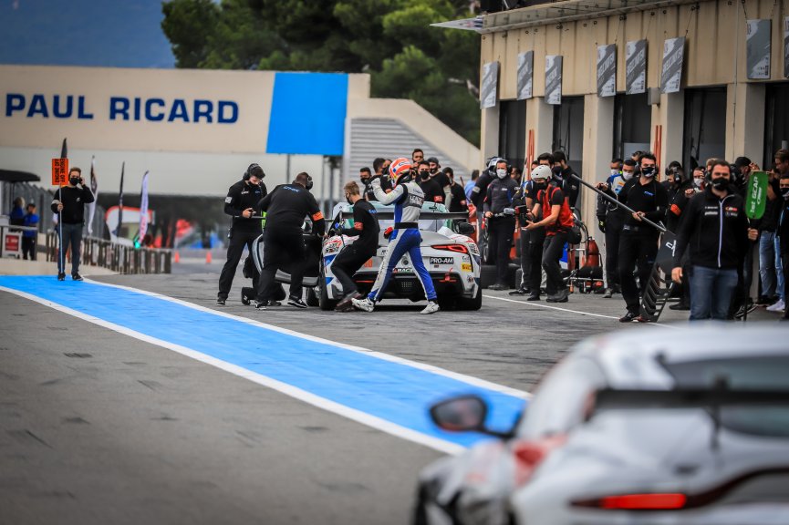 Pitlane, Race 2
