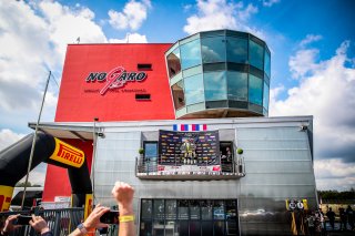 Podium, Race 2
 | SRO / TWENTY-ONE CREATION - Jules Benichou