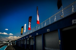Paddock
 | SRO / TWENTY-ONE CREATION - Jules Benichou