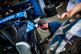 #10 AVR-AVVATAR Porsche 718Cayman GT4 RS Clubsport Julien Piguet Alban Varutti PRO-AM, Essais Libre 2, GT4, Pitlane
 | SRO / TWENTY-ONE CREATION - Jules Benichou