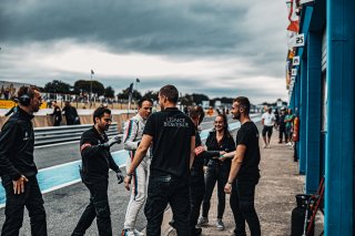 #17 L'ESPACE BIENVENUE BMW M4 GT4 Benjamin Lessennes Ricardo Van Der Ende SILVER, Course 2, GT4, Podium
 | SRO / TWENTY-ONE CREATION - Jules Benichou