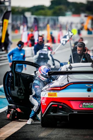 #74 Racing Spirit Of Leman Aston Martin Vantage AMR GT4 Victor Weyrich Romain Carton SILVER, Course 2, GT4, Pitlane
 | SRO / TWENTY-ONE CREATION - Jules Benichou