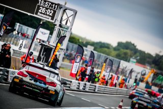 #17 L'ESPACE BIENVENUE BMW M4 GT4 Benjamin Lessennes Ricardo Van Der Ende SILVER, Course 2, GT4, Pitlane
 | SRO / TWENTY-ONE CREATION - Jules Benichou