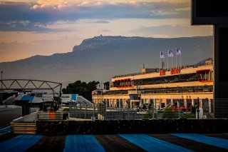 Trackwalk
 | SRO / TWENTY-ONE CREATION - Jules Benichou