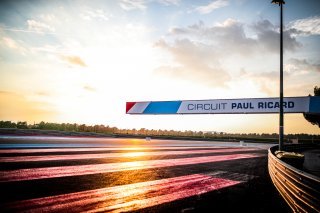 Trackwalk
 | SRO / TWENTY-ONE CREATION - Jules Benichou