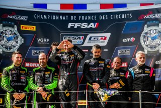 Course 1, Podium
 | © SRO - TWENTY-ONE CREATION | Jules Benichou