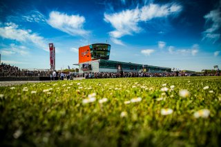 Course 1, Grid Walk
 | © SRO - TWENTY-ONE CREATION | Jules Benichou