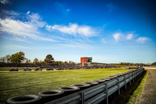 Course 1, Grid Walk
 | © SRO - TWENTY-ONE CREATION | Jules Benichou