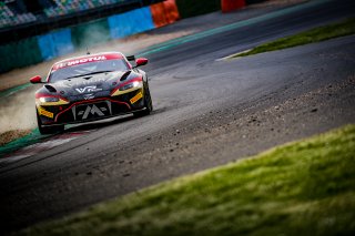 #7 - Mirage Racing - Romain Carton - Louis Meric - Aston Martin Vantage AMR GT4 - Silver, Essais Libres 2, FFSA GT
 | © SRO - TWENTY-ONE CREATION | Jules Benichou