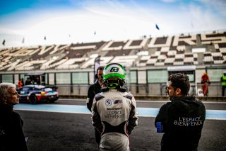 #17 - L'ESPACE BIENVENUE - Benjamin Lessennes - Ricardo Van Der Ende - BMW M4 GT4 (G82) - Silver, Course 1, FFSA GT, Pitlane
 | © SRO - TWENTY-ONE CREATION | Jules Benichou