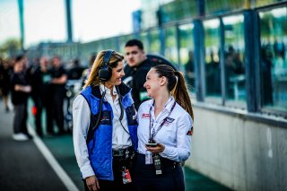 Ambiance, Course 1, Grid Walk
 | © SRO - TWENTY-ONE CREATION | Jules Benichou