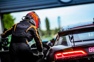 #888 - CSA RACING - Arno Santamato - Evan Spenle - Audi R8 LMS GT4 - Silver, Course 1, FFSA GT, Pitlane
 | © SRO - TWENTY-ONE CREATION | Jules Benichou