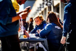 Ambiance, Autographe Session, FFSA GT
 | © SRO - TWENTY-ONE CREATION | Jules Benichou