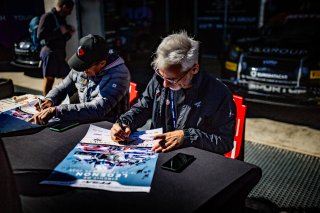 Ambiance, Autographe Session, FFSA GT
 | © SRO - TWENTY-ONE CREATION | Jules Benichou