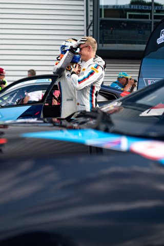 #17 - L'ESPACE BIENVENUE - Ricardo Van Der Ende - Benjamin Lessennes - BMW M4 GT4 (G82) - Silver, GT4 France, Race 1
 | ©SRO/ JULES BEAUMONT