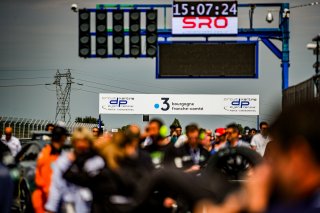 Course 2, Grid Walk
 | © SRO - TWENTY-ONE CREATION | Jules Benichou