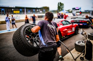 Pit Walk
 | © SRO - TWENTY-ONE CREATION | Jules Benichou