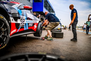 Pit Walk
 | © SRO - TWENTY-ONE CREATION | Jules Benichou