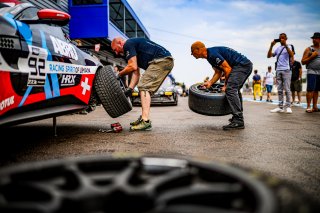 Pit Walk
 | © SRO - TWENTY-ONE CREATION | Jules Benichou