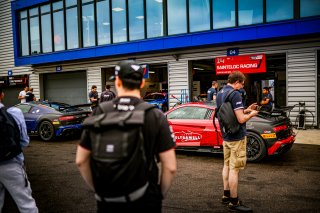 Pit Walk
 | © SRO - TWENTY-ONE CREATION | Jules Benichou