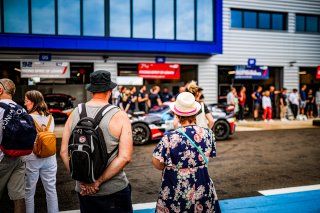 Pit Walk
 | © SRO - TWENTY-ONE CREATION | Jules Benichou