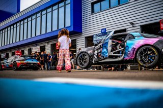 Pit Walk
 | © SRO - TWENTY-ONE CREATION | Jules Benichou