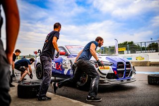 Pit Walk
 | © SRO - TWENTY-ONE CREATION | Jules Benichou