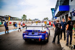 Pit Walk
 | © SRO - TWENTY-ONE CREATION | Jules Benichou