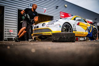 Pit Walk
 | © SRO - TWENTY-ONE CREATION | Jules Benichou