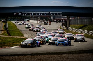 #110 - Autosport GP LS Group Performance - Joran Leneutre - Pascal Huteau - Alpine A110 GT4 EVO - Pro-Am, Course 1, Départ, FFSA GT
 | © SRO - TWENTY-ONE CREATION | Jules Benichou