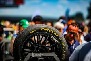 Course 2, FFSA GT, Grid Walk, Partenaires, Pirelli
 | © SRO - TWENTY-ONE CREATION | Jules Benichou