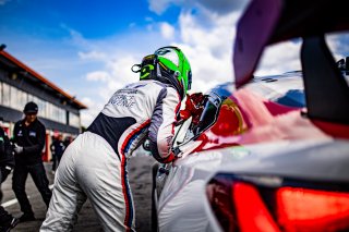 #17 - L'ESPACE BIENVENUE - Ricardo Van Der Ende - Benjamin Lessennes - BMW M4 GT4 (G82) - Silver, Course 2, FFSA GT
 | © SRO - TWENTY-ONE CREATION | Jules Benichou