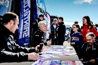 Séance d'autographe
 | © SRO / Patrick Hecq Photography