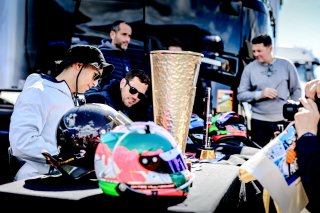 Séance d'autographe
 | © SRO / Patrick Hecq Photography