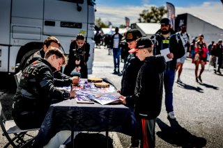 Séance d'autographe
 | © SRO / Patrick Hecq Photography