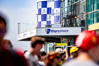 Ambiance, Pit Walk
 | TWENTY-ONE CREATION