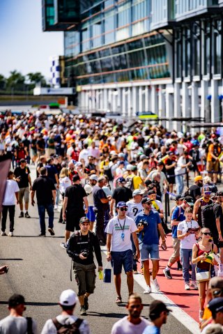 Ambiance, Pit Walk
 | TWENTY-ONE CREATION