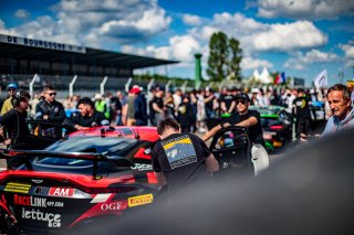 AMBIANCE, GRID WALK
 | TWENTY-ONE CREATION