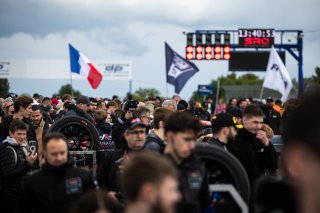 AMBIANCE, GRID WALK
 | &copy;&nbsp;SRO - TWENTY-ONE CREATION | Jules Benichou