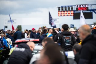 AMBIANCE, GRID WALK
 | &copy;&nbsp;SRO - TWENTY-ONE CREATION | Jules Benichou