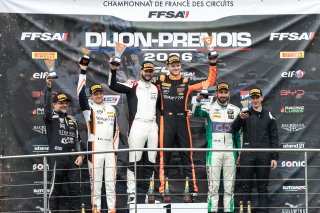 PODIUM
 | &copy;&nbsp;SRO - TWENTY-ONE CREATION | Jules Benichou