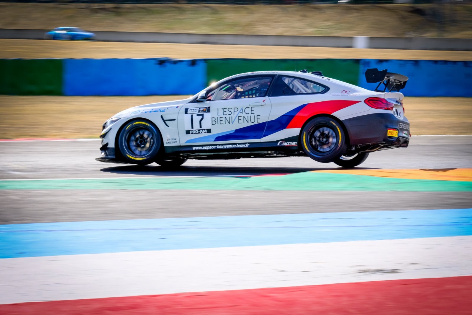 BMW et Mercedes partagent les poles à Magny-Cours